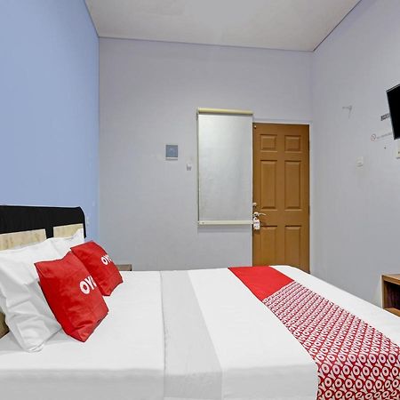 Oyo 90553 Arteri Guest House Semarang Exterior foto