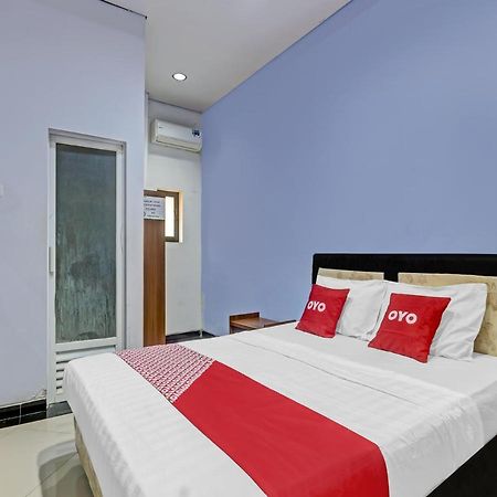 Oyo 90553 Arteri Guest House Semarang Exterior foto
