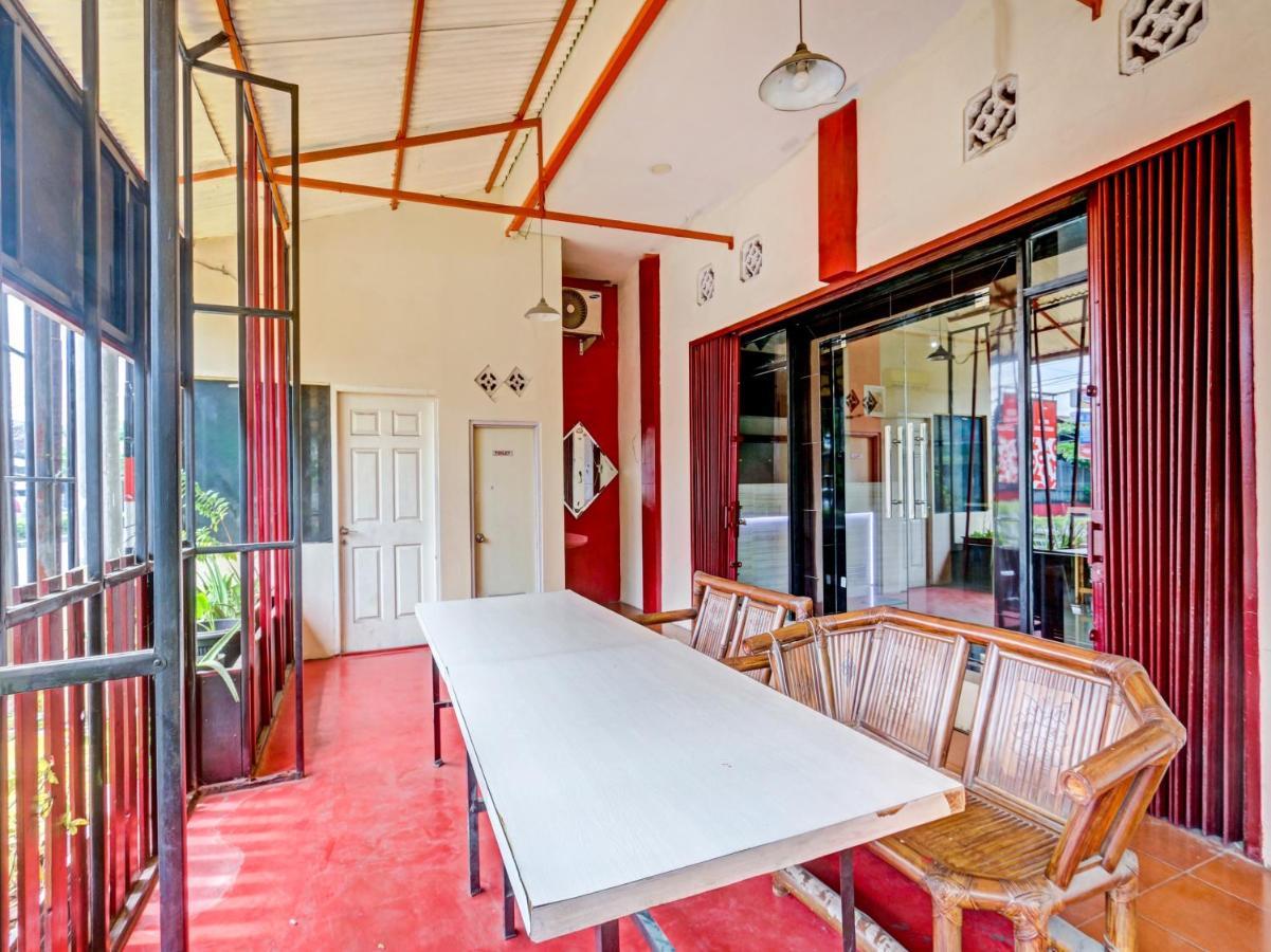 Oyo 90553 Arteri Guest House Semarang Exterior foto