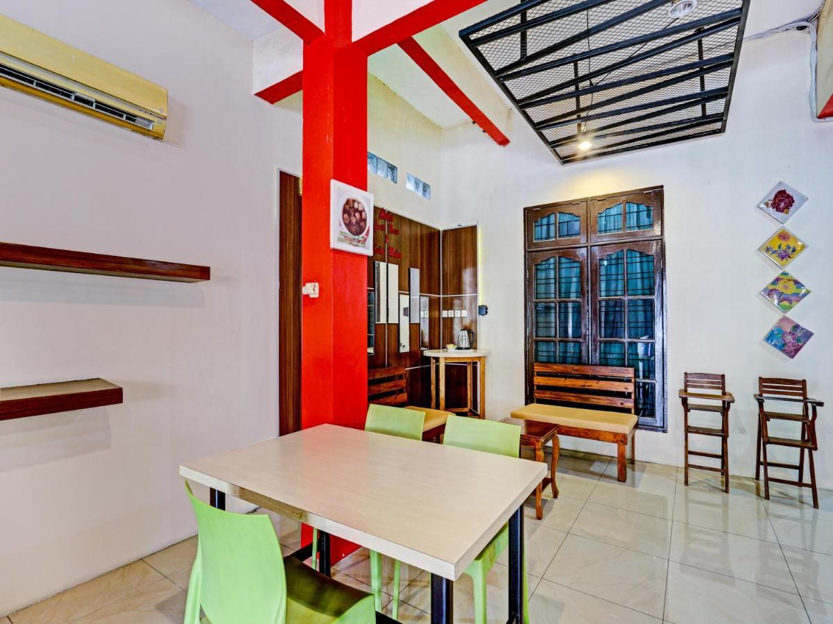 Oyo 90553 Arteri Guest House Semarang Exterior foto